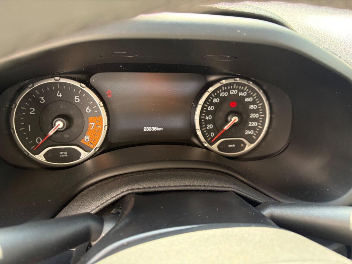 Jeep Renegade 1.5 Turbo T4 MHEV Limited (8)