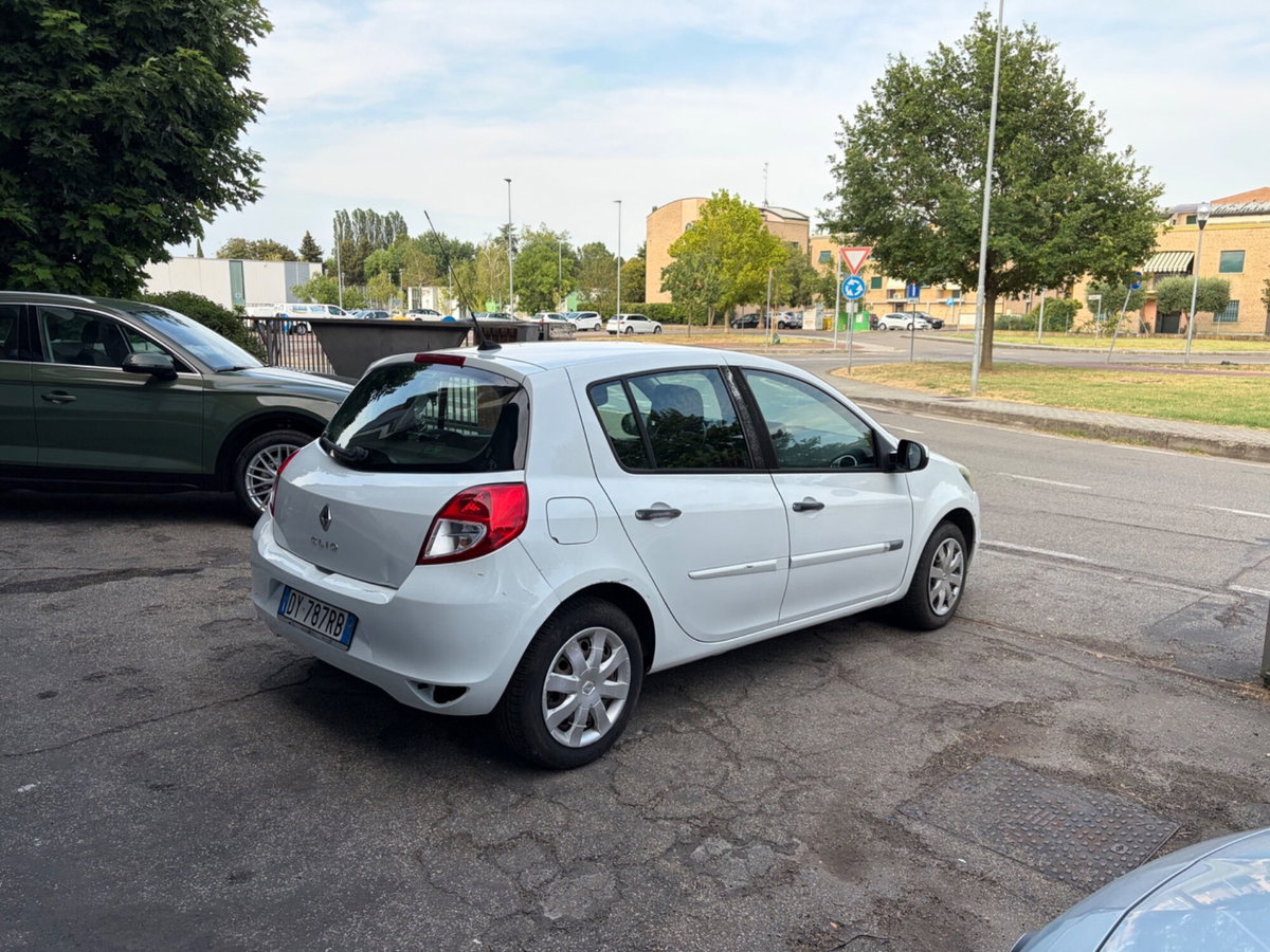 Renault Clio 1.2 16V 5 porte GPL Dynamique (4)