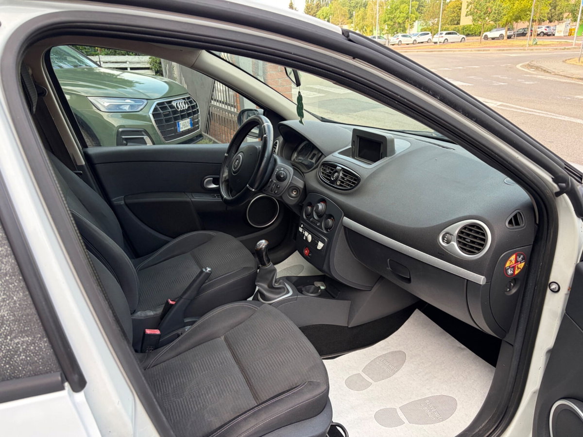 Renault Clio 1.2 16V 5 porte GPL Dynamique (9)