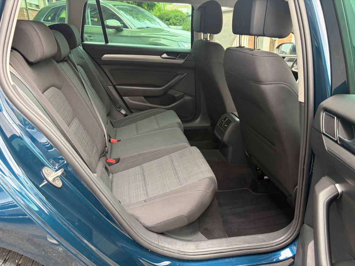 Volkswagen Passat Variant 2.0 TDI SCR EVO DSG Business (12)