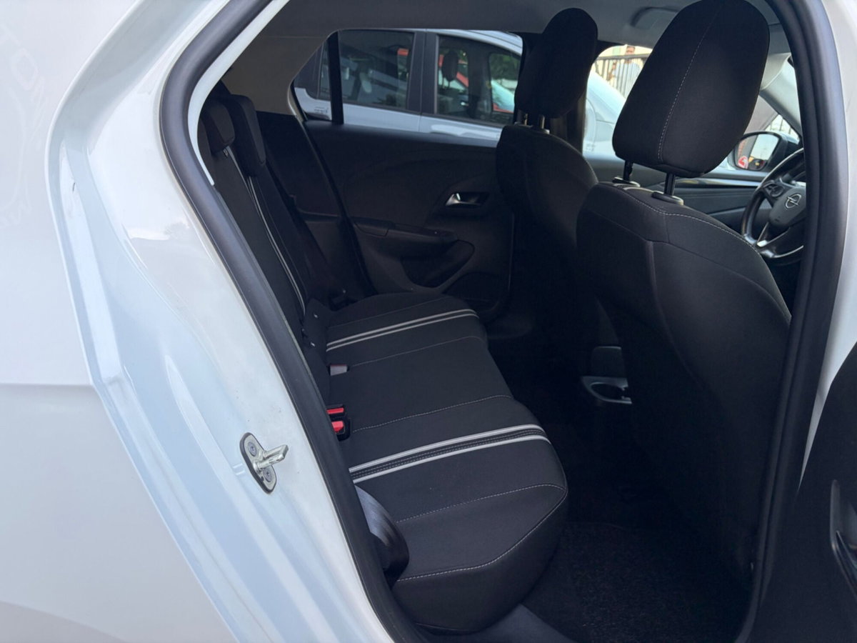 Opel Corsa 1.2 Design & Tech (12)