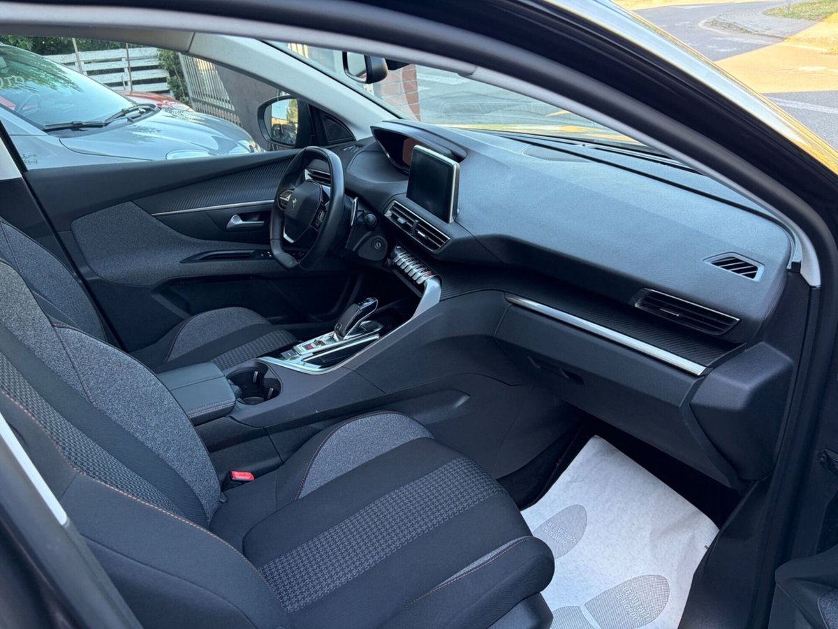 Peugeot 5008 BlueHDi 130 S&S Allure (14)