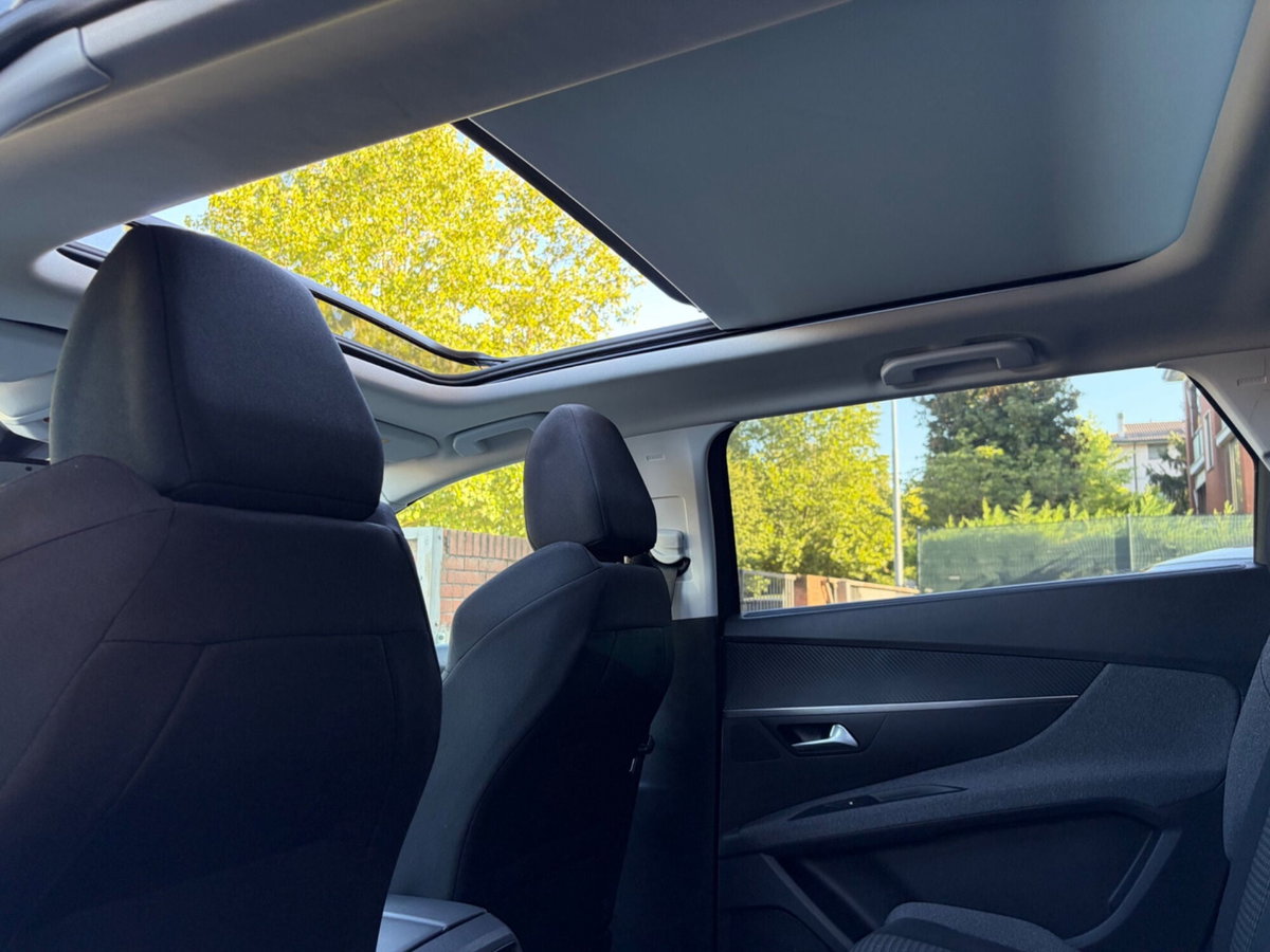 Peugeot 5008 BlueHDi 130 S&S Allure (8)