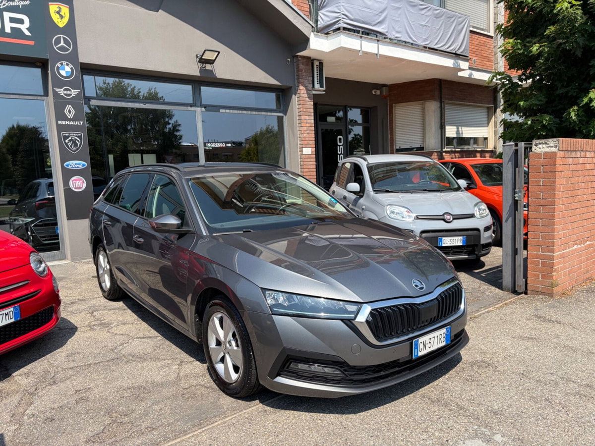 Skoda Octavia Station Wagon 2.0 TDI EVO SCR 150 CV DSG 4x4 Wagon Executive (3)