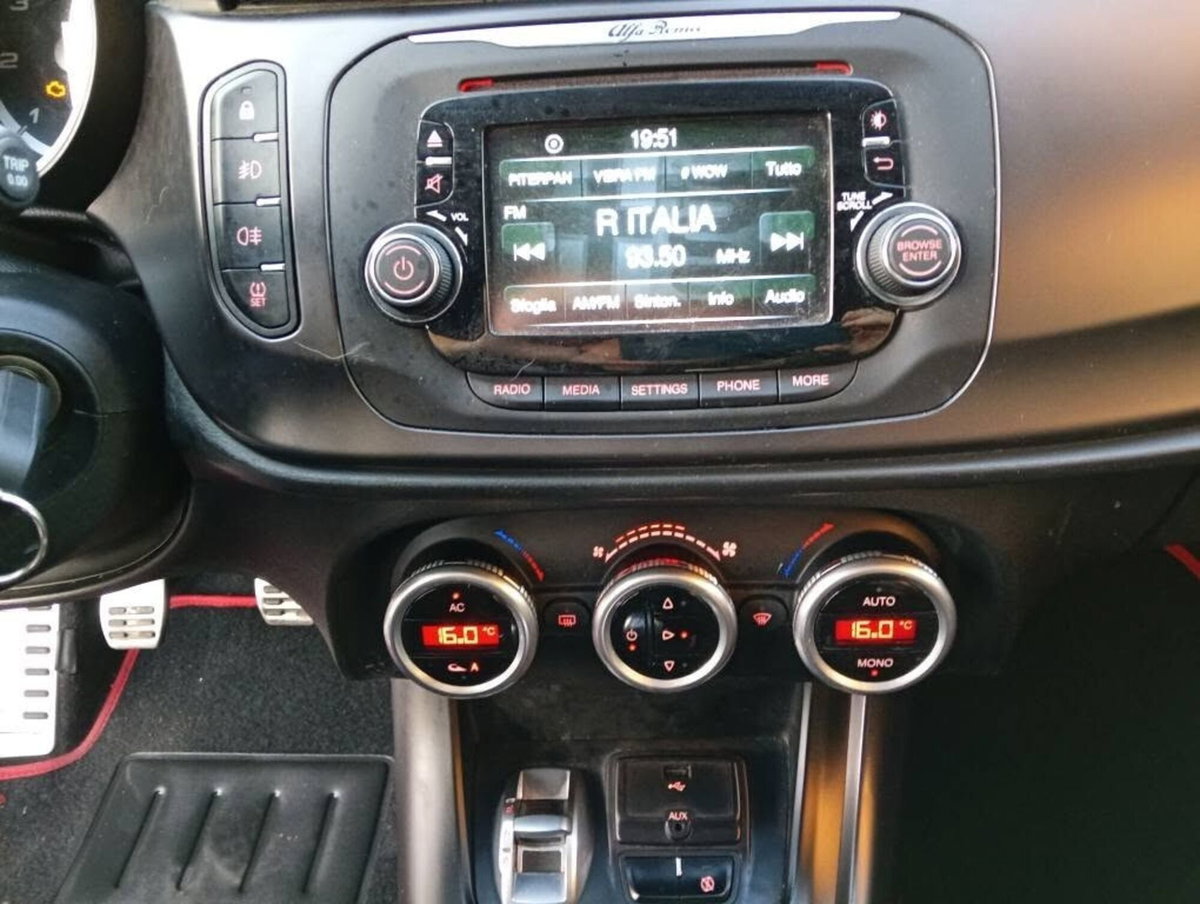 Alfa Romeo Giulietta 2.0 JTDm Exclusive 150cv E5+ (12)