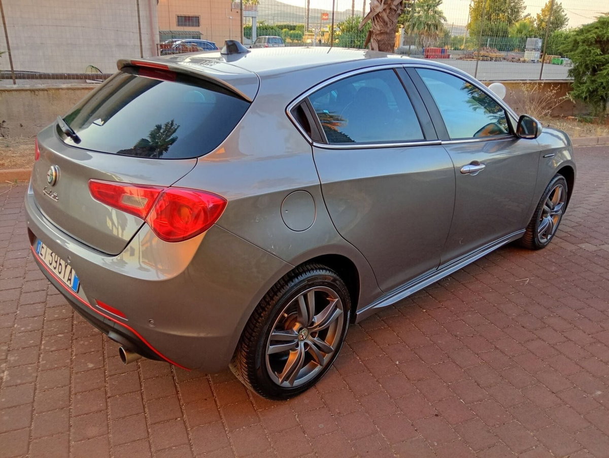 Alfa Romeo Giulietta 2.0 JTDm Exclusive 150cv E5+ (4)