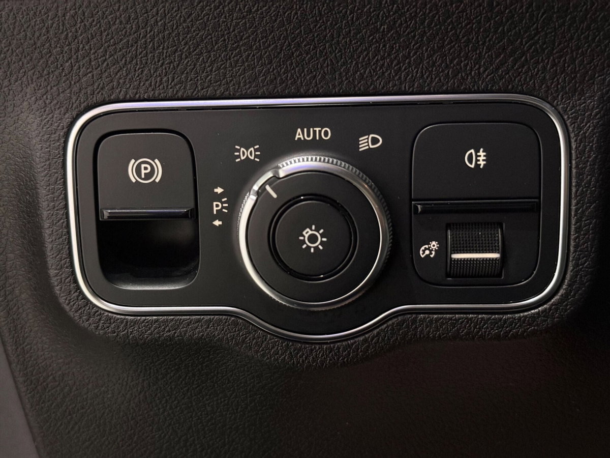 Mercedes-Benz GLB 180 d Automatic Sport (17)
