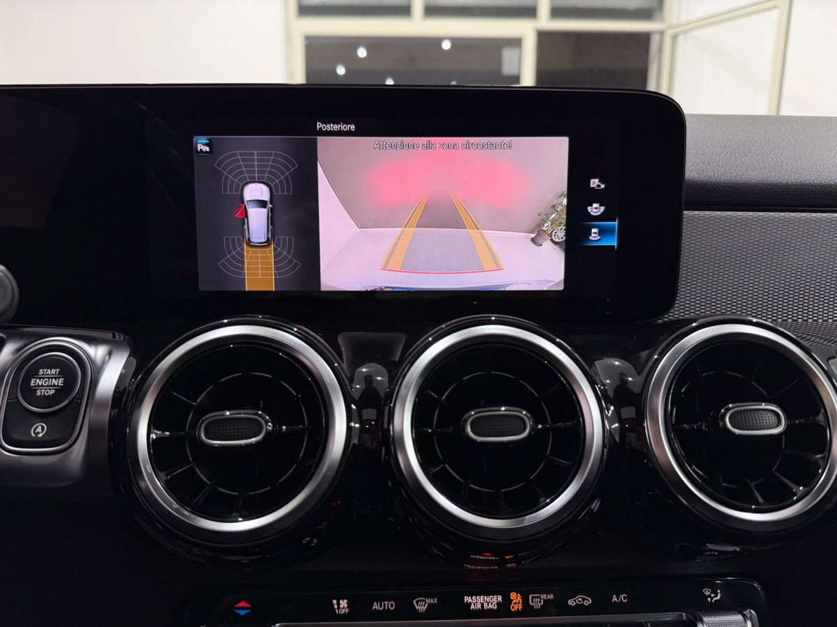 Mercedes-Benz GLB 180 d Automatic Sport (19)