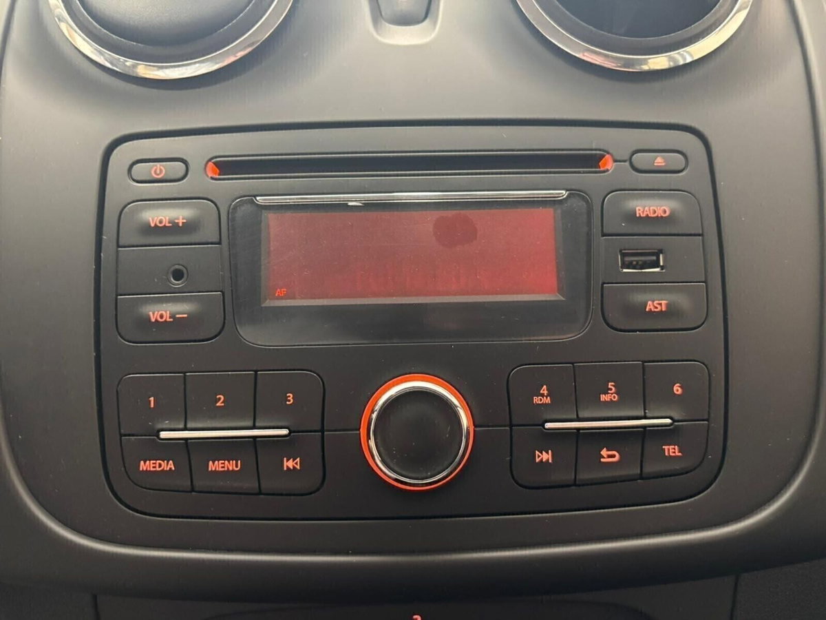 Dacia Sandero 1.5 dCi 8V 75CV Extra (14)