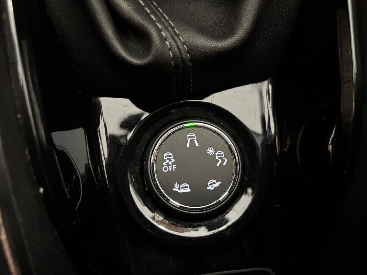 Peugeot 2008 e-HDi 92 CV Stop&Start Allure (18)