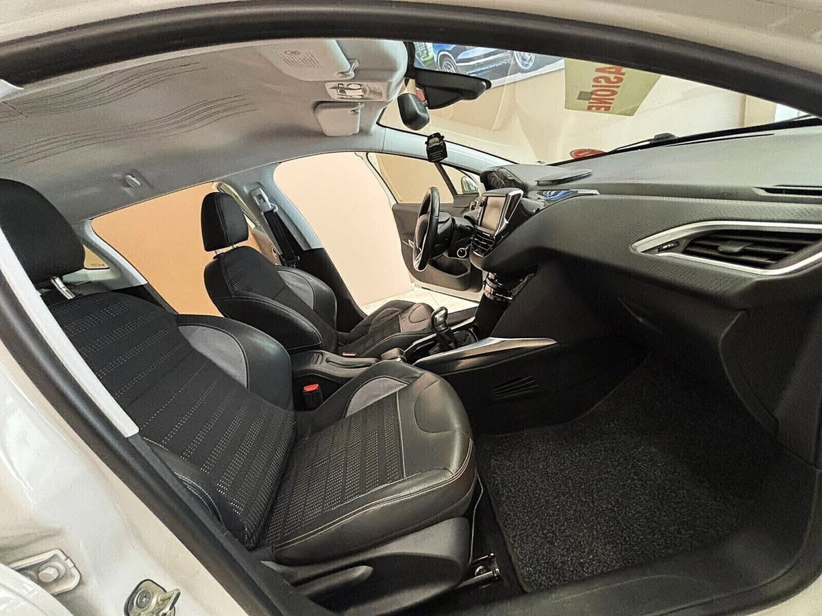 Peugeot 2008 e-HDi 92 CV Stop&Start Allure (8)