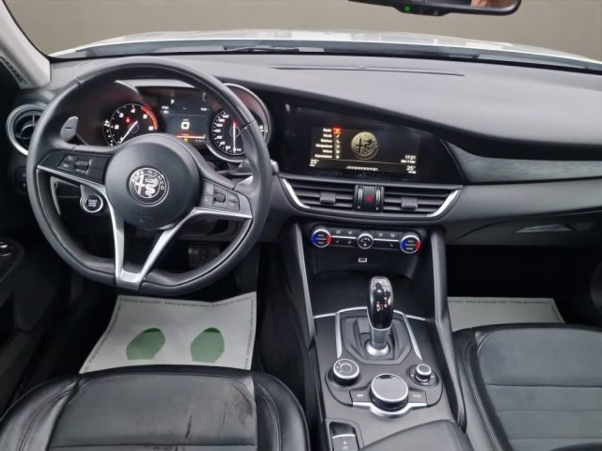 Alfa Romeo Giulia 2.2 Turbodiesel 180 CV AT8 Super (14)