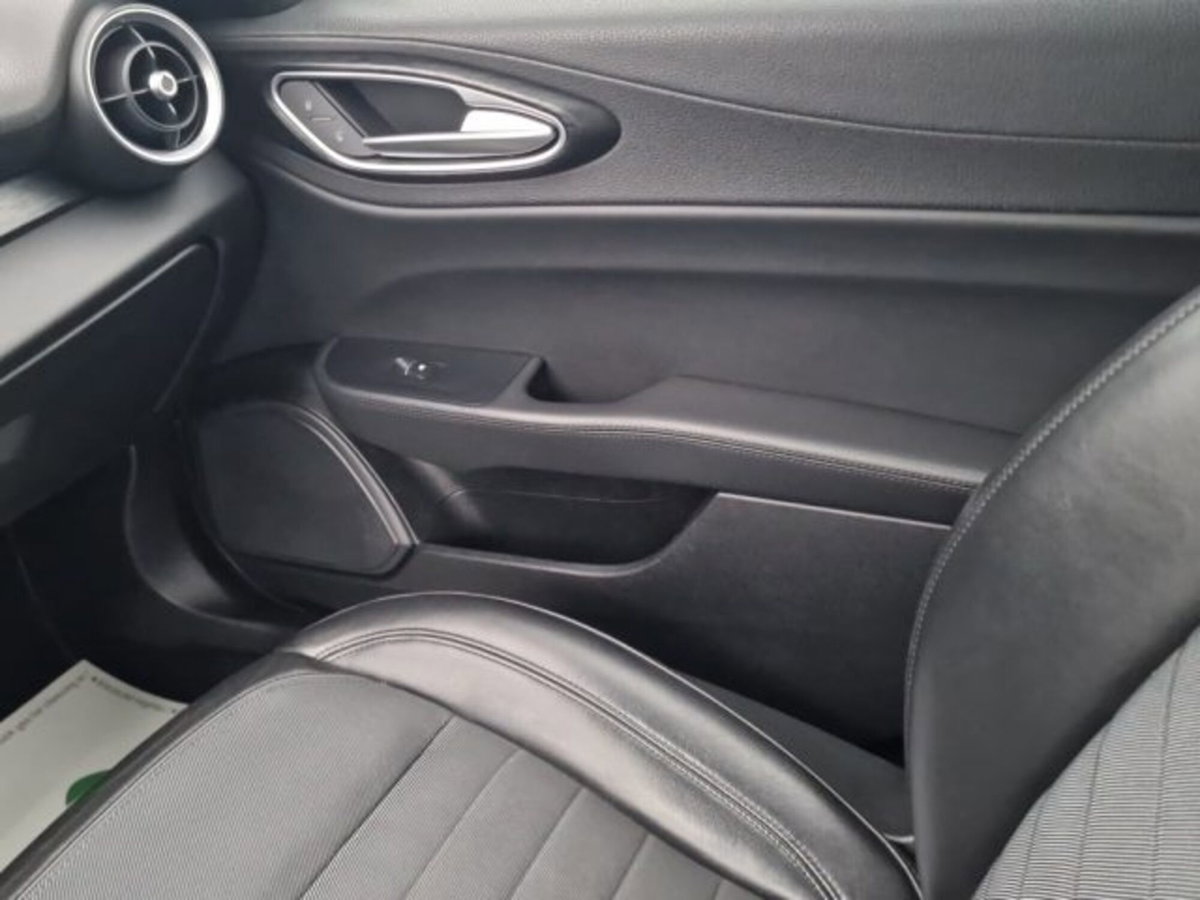 Alfa Romeo Giulia 2.2 Turbodiesel 180 CV AT8 Super (17)