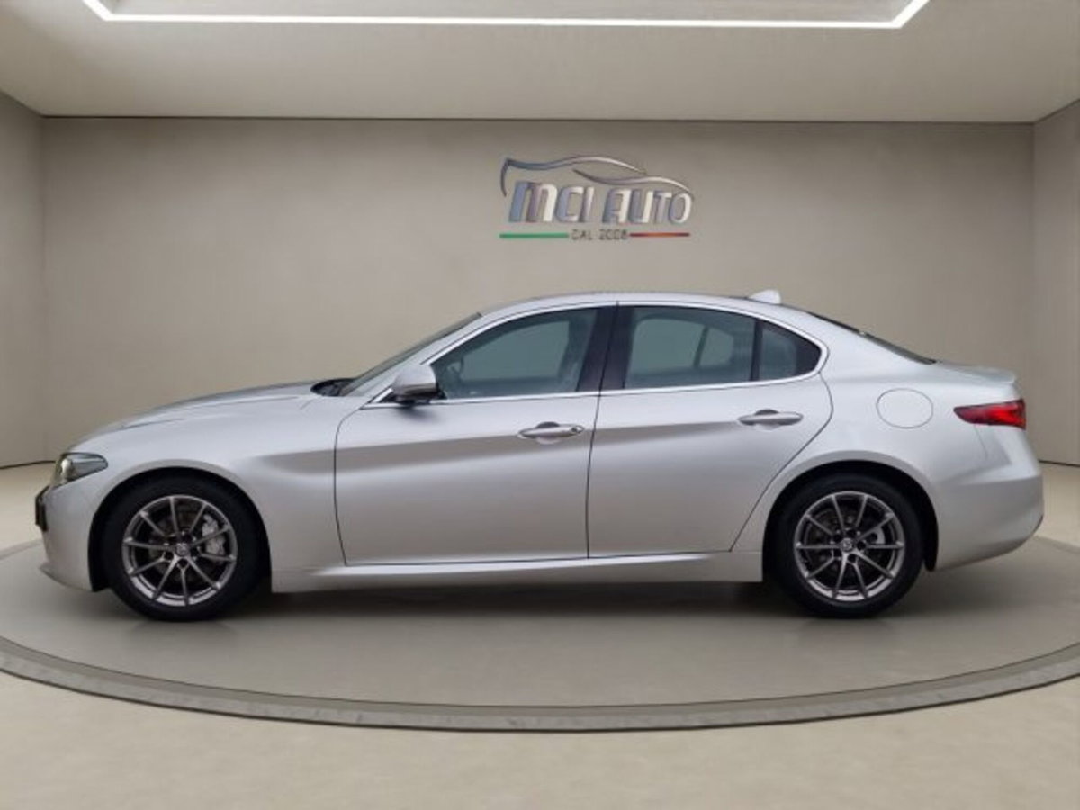 Alfa Romeo Giulia 2.2 Turbodiesel 180 CV AT8 Super (2)
