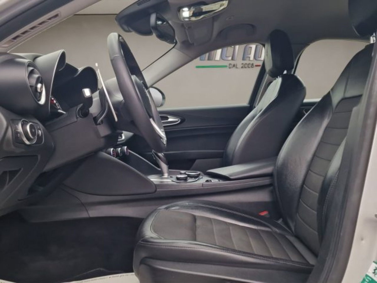 Alfa Romeo Giulia 2.2 Turbodiesel 180 CV AT8 Super (9)