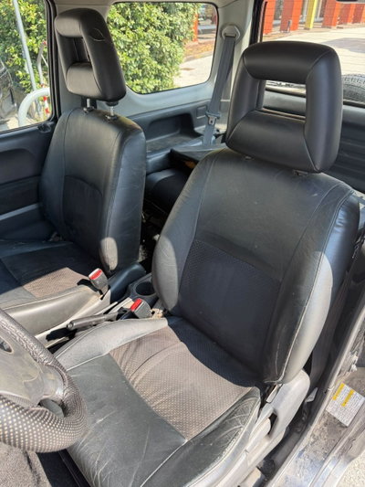 Suzuki Jimny 1.3i 16V cat Cabrio 4WD JLX (9)