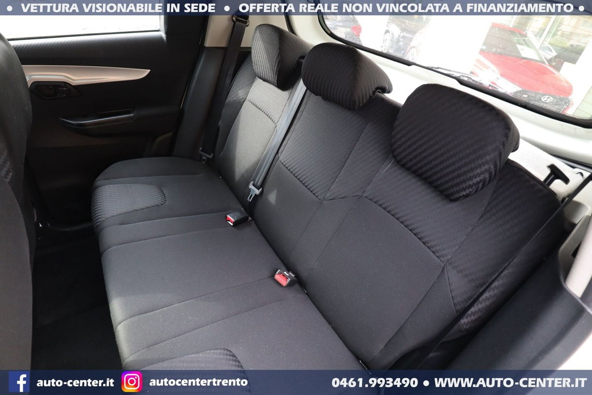 Mahindra KUV100 KUV100 1.2 VVT K8 (11)