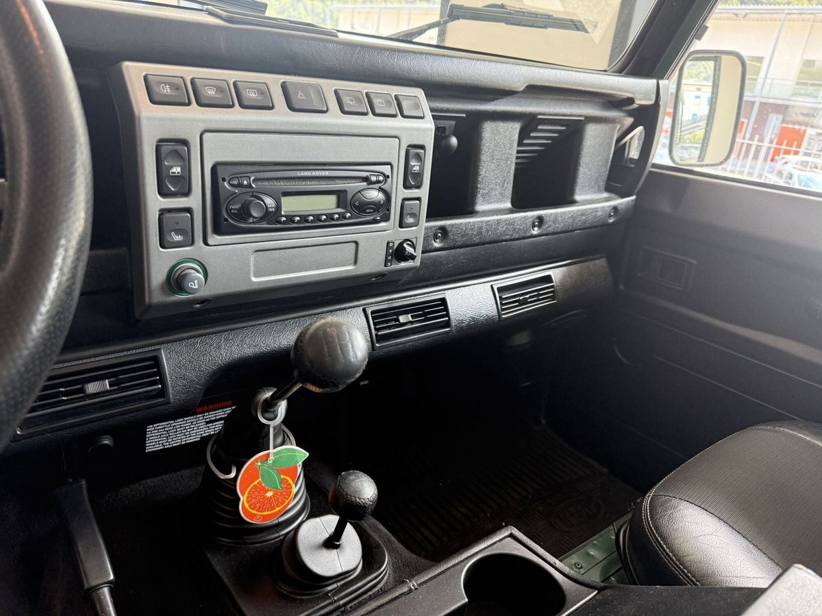 Land Rover Defender 110 2.5 Td5 cat CrewCab SE (12)
