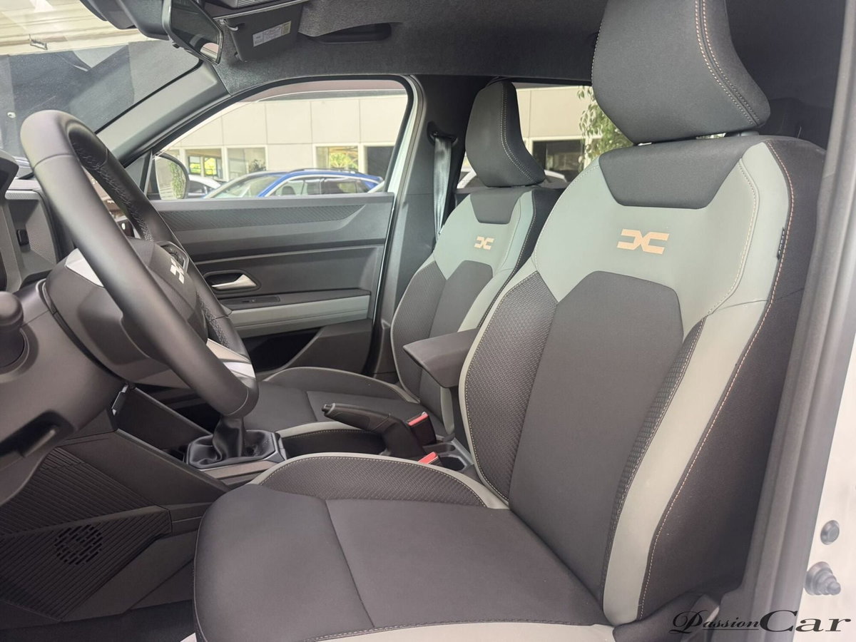 Dacia Duster 1.2 mild hybrid Extreme 4x4 130cv (8)