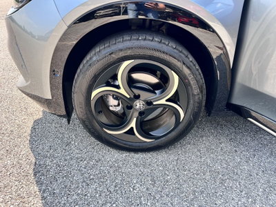 Alfa Romeo Junior 1.2 ibrida Q4 Intensa 145cv edct6 (13)
