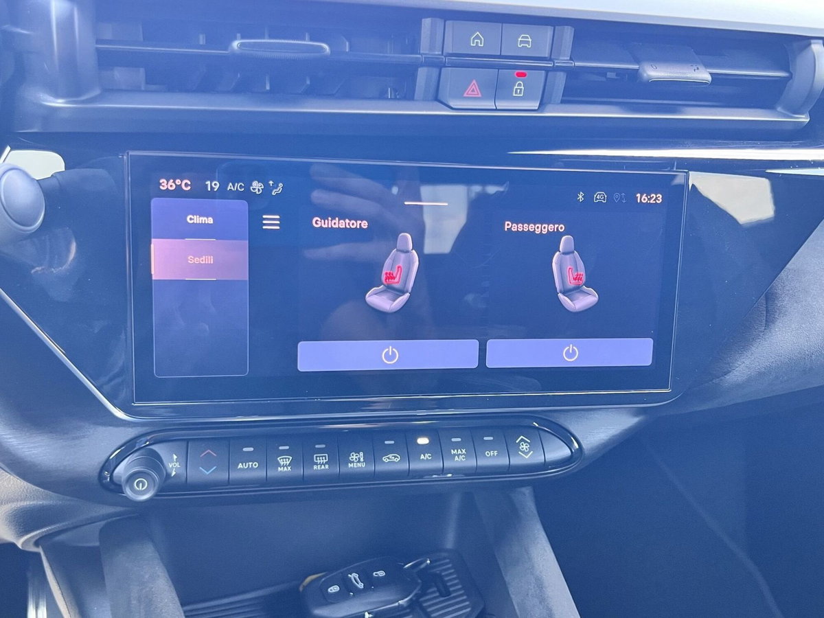 Alfa Romeo Junior 1.2 ibrida Q4 Intensa 145cv edct6 (18)