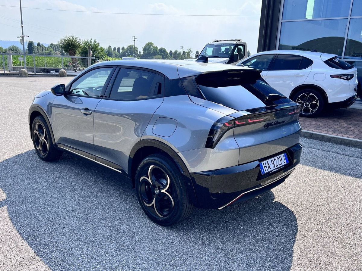 Alfa Romeo Junior 1.2 ibrida Q4 Intensa 145cv edct6 (4)