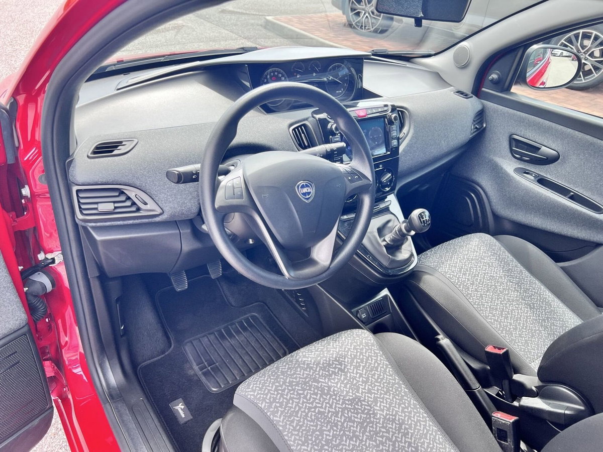 Lancia Ypsilon 1.0 FireFly 5 porte S&S Hybrid Ecochic Silver (10)