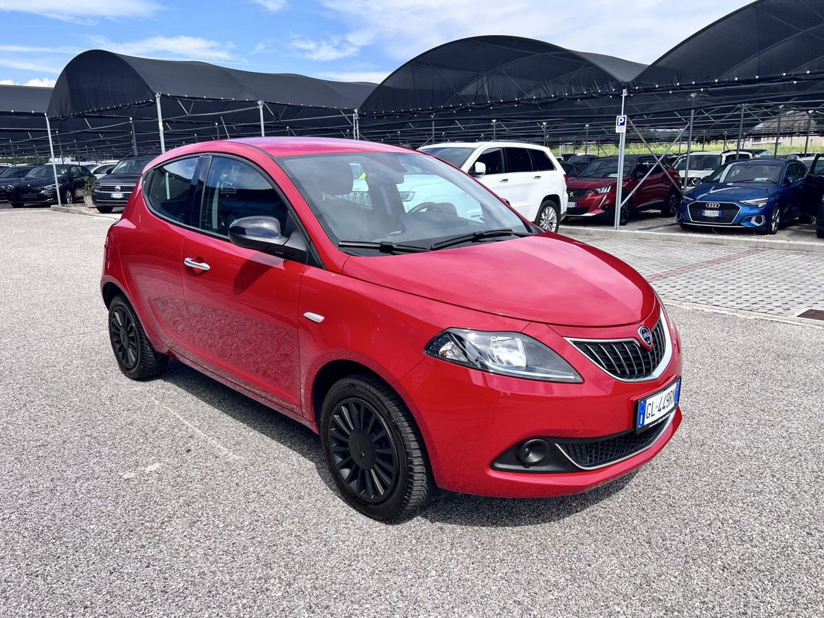 Lancia Ypsilon 1.0 FireFly 5 porte S&S Hybrid Ecochic Silver (2)