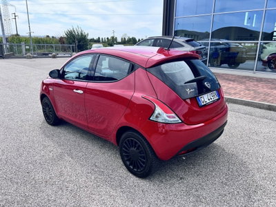 Lancia Ypsilon 1.0 FireFly 5 porte S&S Hybrid Ecochic Silver (4)