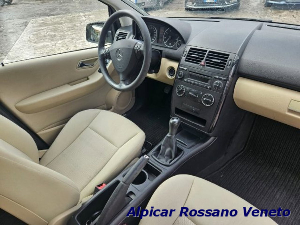 Mercedes-Benz Classe A 160 Elegance (4)