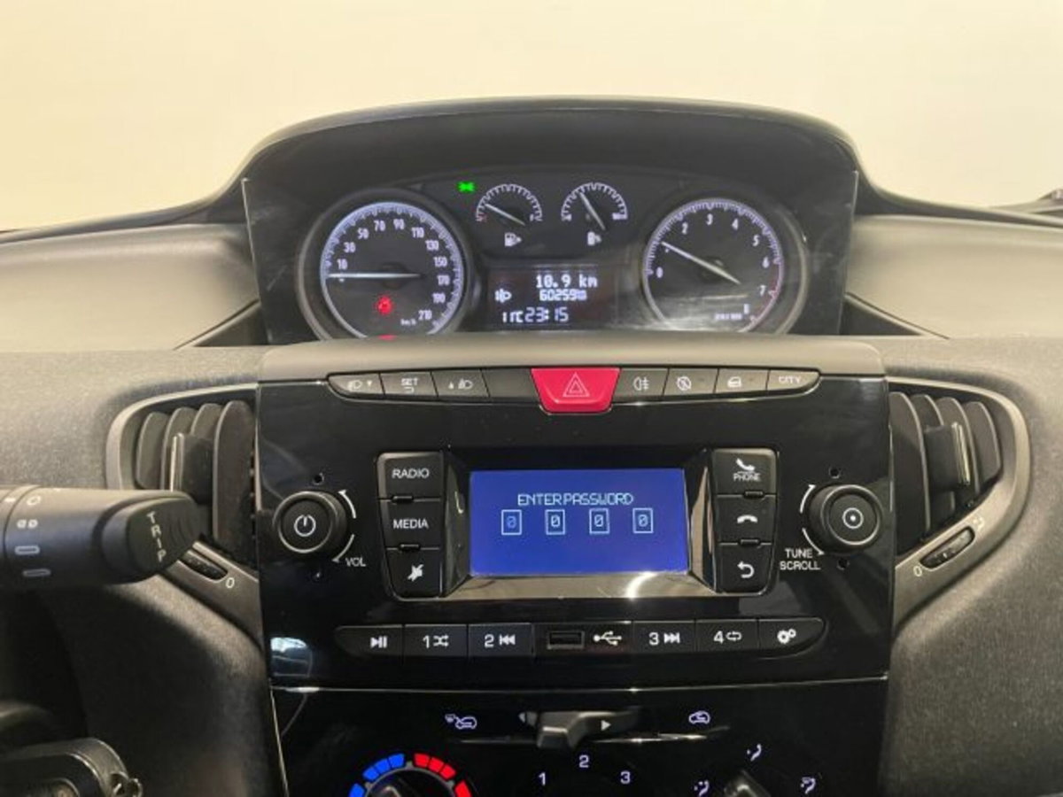 Lancia Ypsilon 1.0 FireFly 5 porte S&S Hybrid Silver Plus (11)