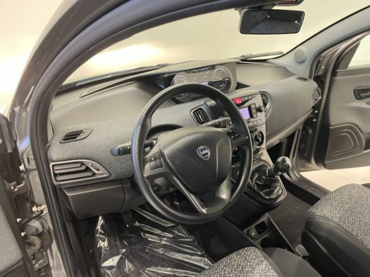 Lancia Ypsilon 1.0 FireFly 5 porte S&S Hybrid Silver Plus (15)