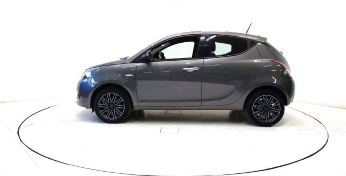 Lancia Ypsilon 1.0 FireFly 5 porte S&S Hybrid Silver Plus (17)