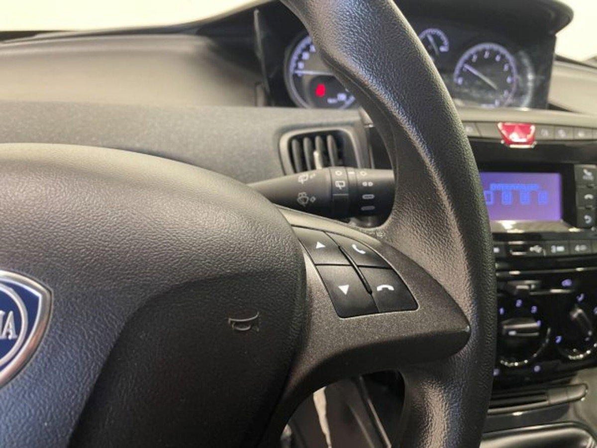 Lancia Ypsilon 1.0 FireFly 5 porte S&S Hybrid Silver Plus (19)