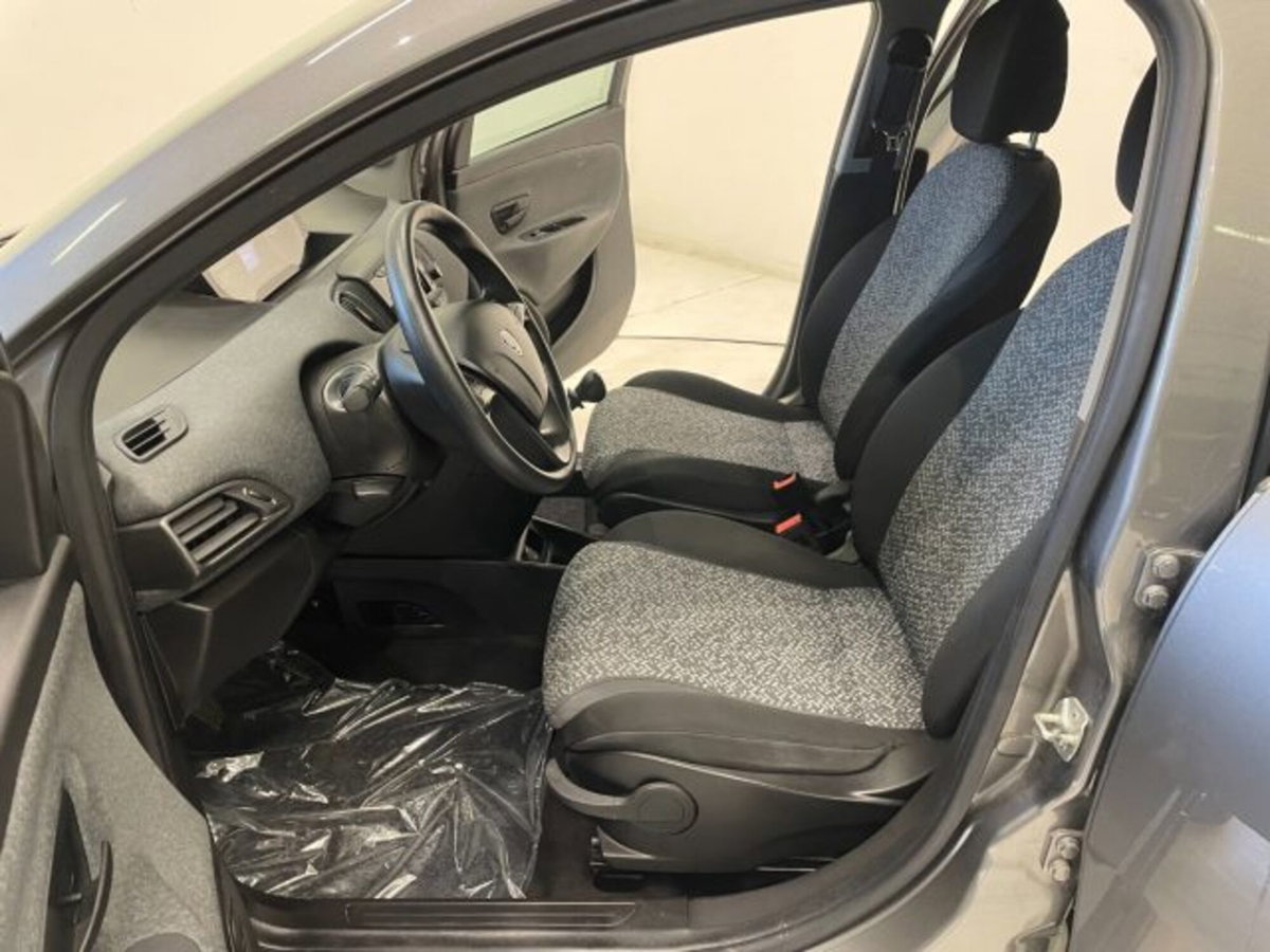 Lancia Ypsilon 1.0 FireFly 5 porte S&S Hybrid Silver Plus (6)