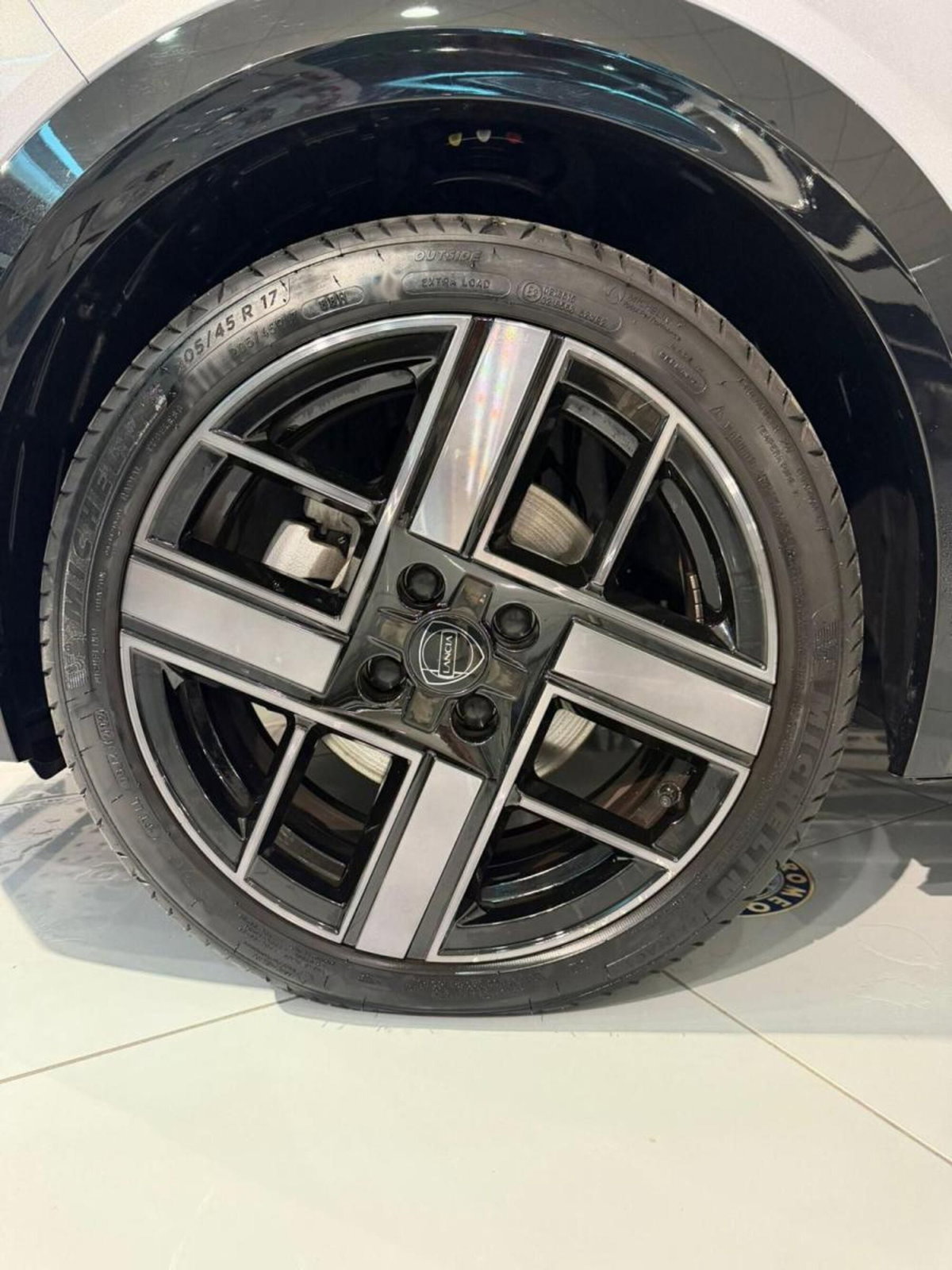 Lancia Ypsilon 1.2 mhev LX 110cv e-dct (15)