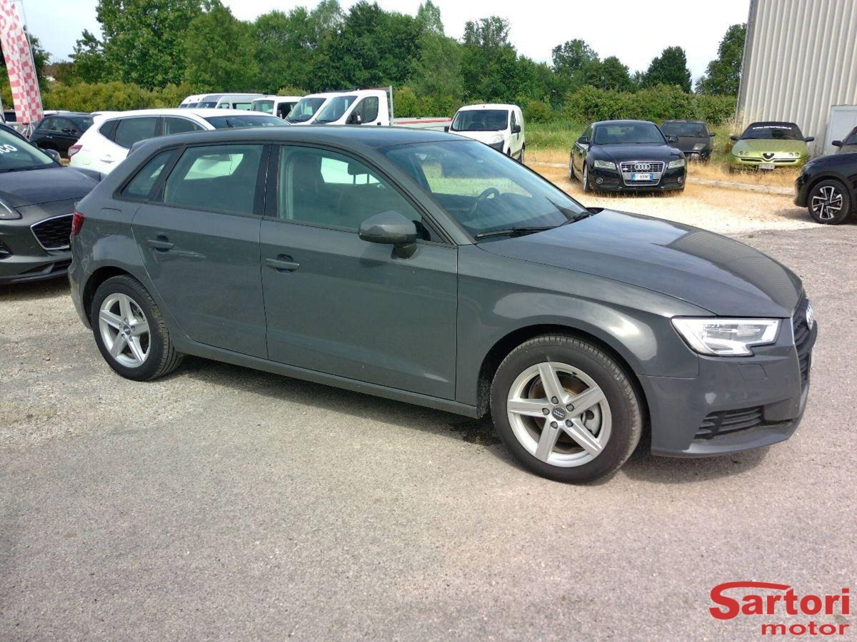 Audi A3 Sportback 1.6 TDI 116 CV S tronic Sport (2)