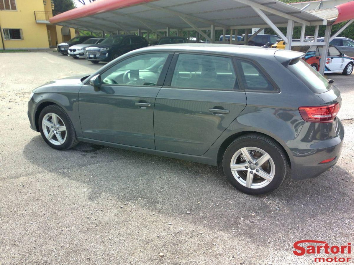 Audi A3 Sportback 1.6 TDI 116 CV S tronic Sport (4)