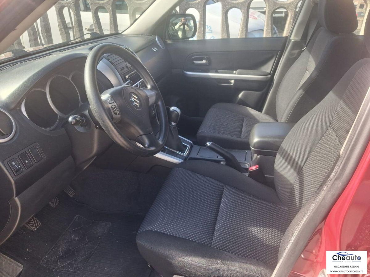 Suzuki Grand Vitara 1.9 DDiS 5 porte Crossover (6)