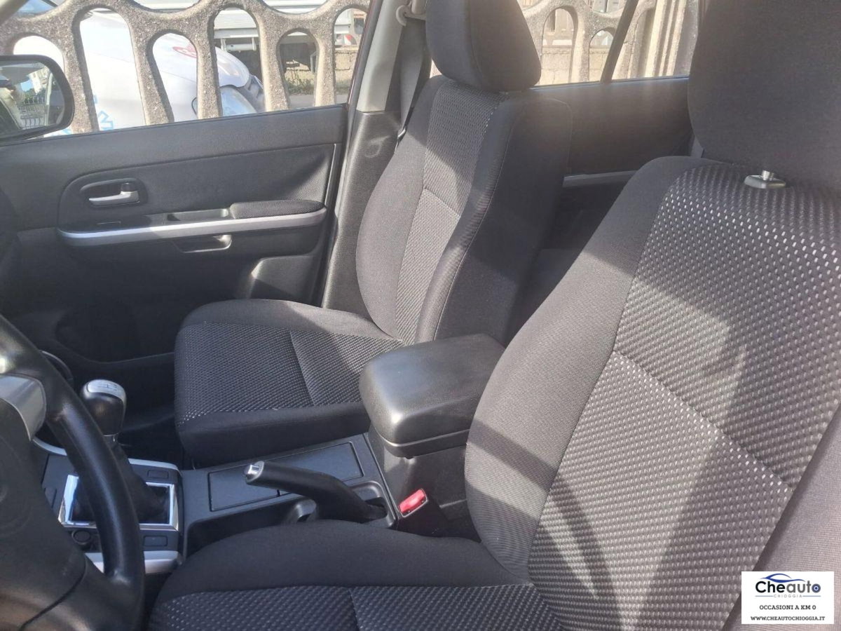 Suzuki Grand Vitara 1.9 DDiS 5 porte Crossover (8)