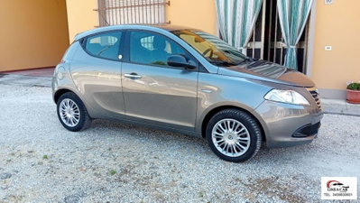 Lancia Ypsilon 1.2 69 CV 5 porte GPL Ecochic Alberta Ferretti (3)