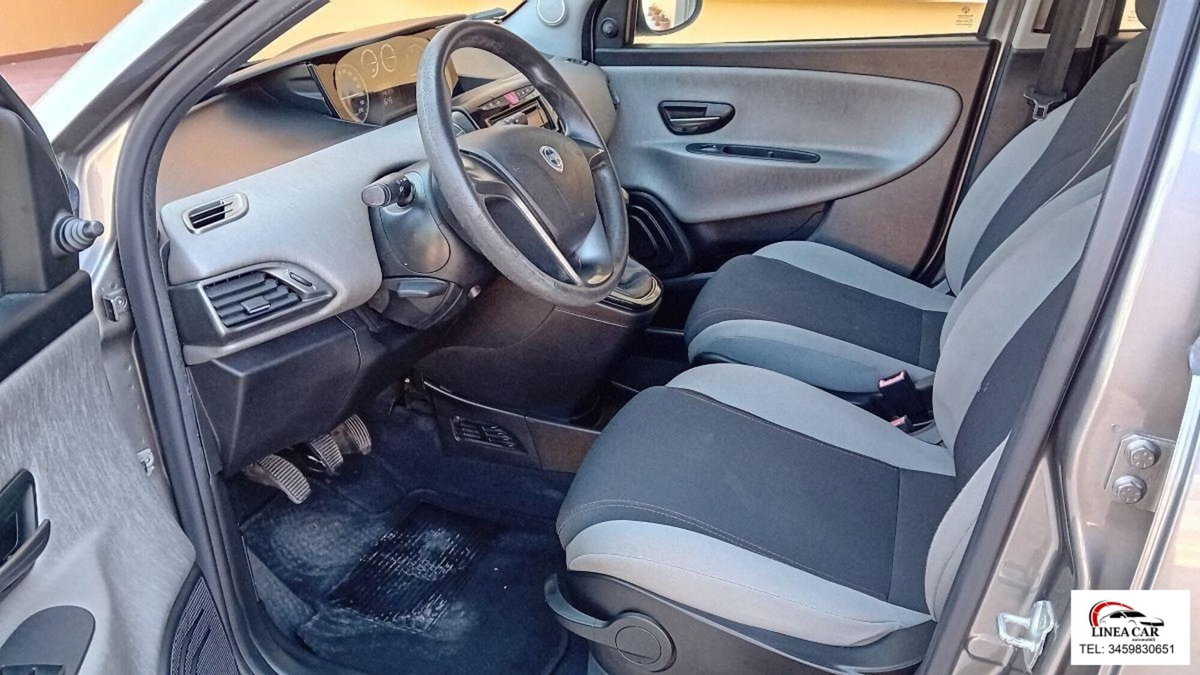 Lancia Ypsilon 1.2 69 CV 5 porte GPL Ecochic Alberta Ferretti (7)