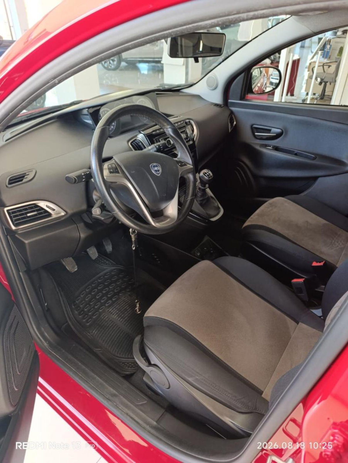 Lancia Ypsilon 1.2 69 CV 5 porte GPL Ecochic Gold (6)