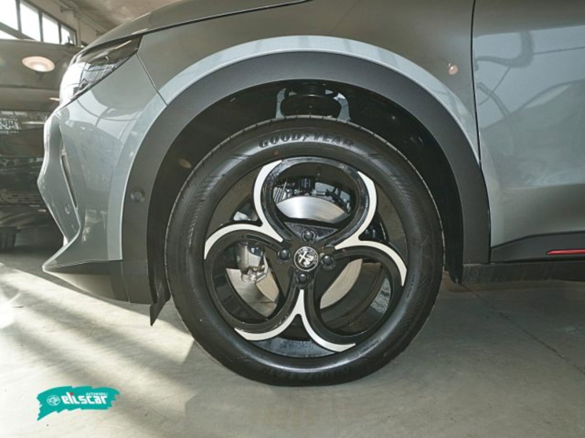 Alfa Romeo Junior 1.2 ibrida Speciale 145cv edct6 (4)
