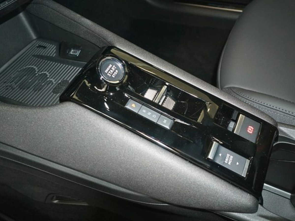 Alfa Romeo Junior 1.2 ibrida Speciale 145cv edct6 (9)