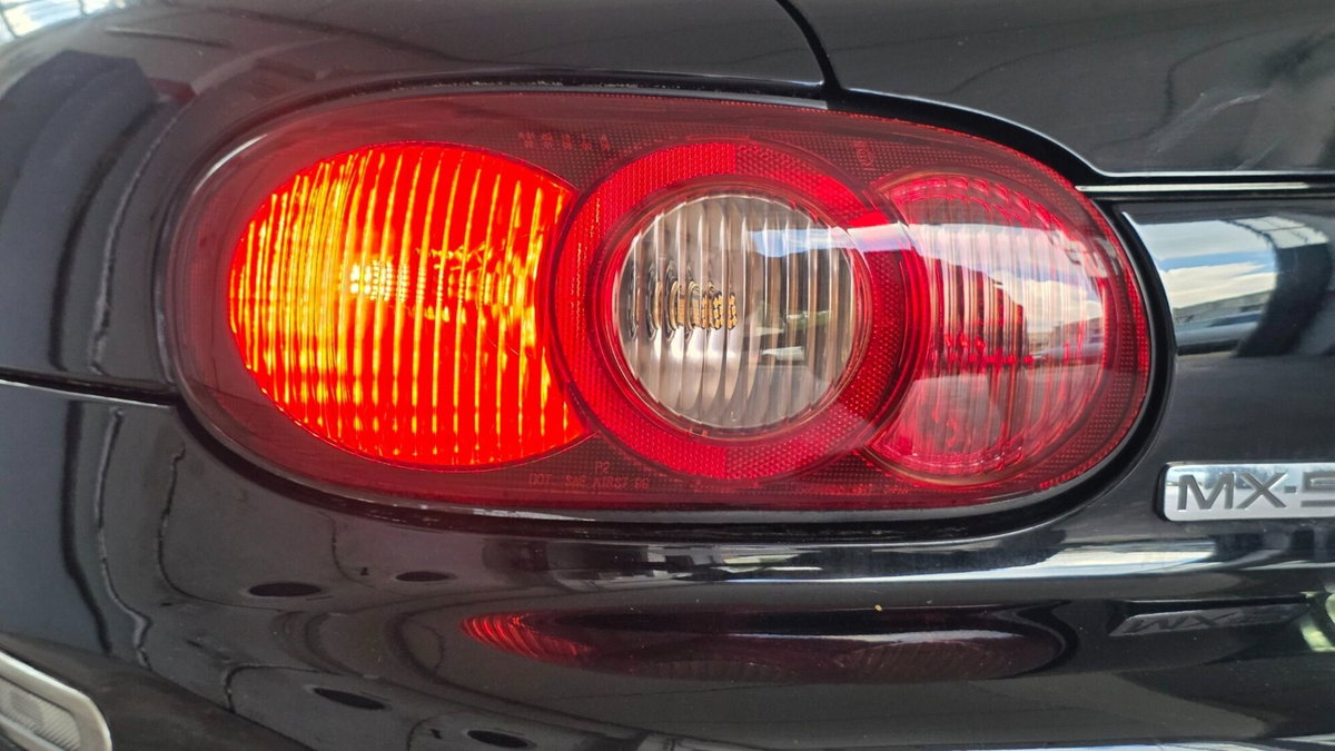 Mazda MX-5 1.8i 16V cat Backstage (14)