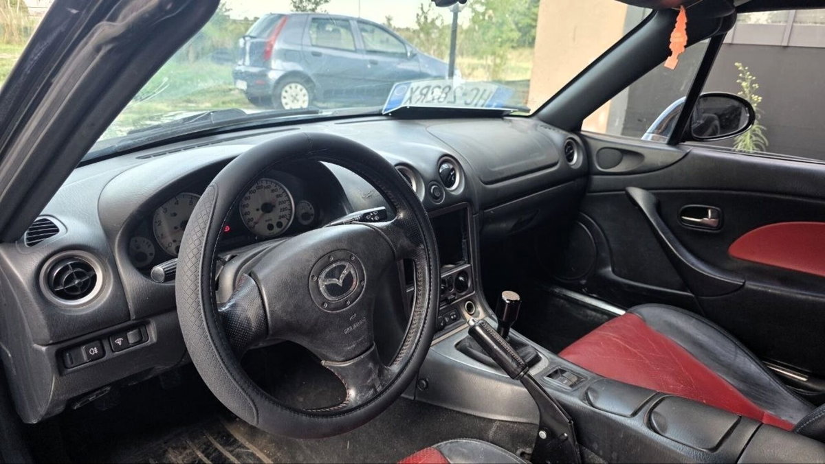 Mazda MX-5 1.8i 16V cat Backstage (2)