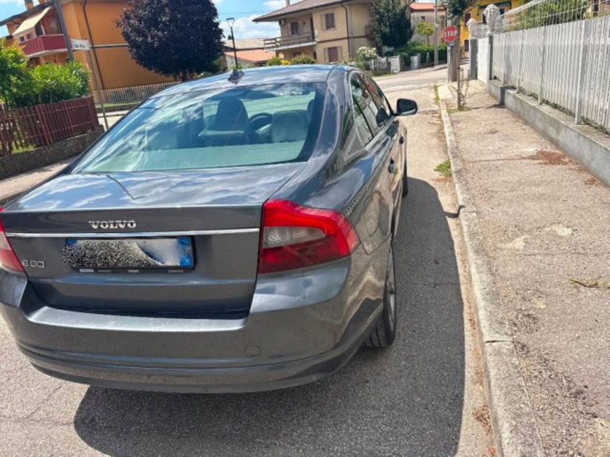 Volvo S80 2.4 D5 185 CV AWD Momentum (4)