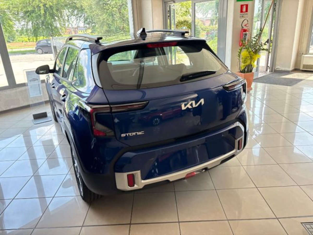 Kia Stonic 1.0 t-gdi mhev Black Edition 100cv dct (8)