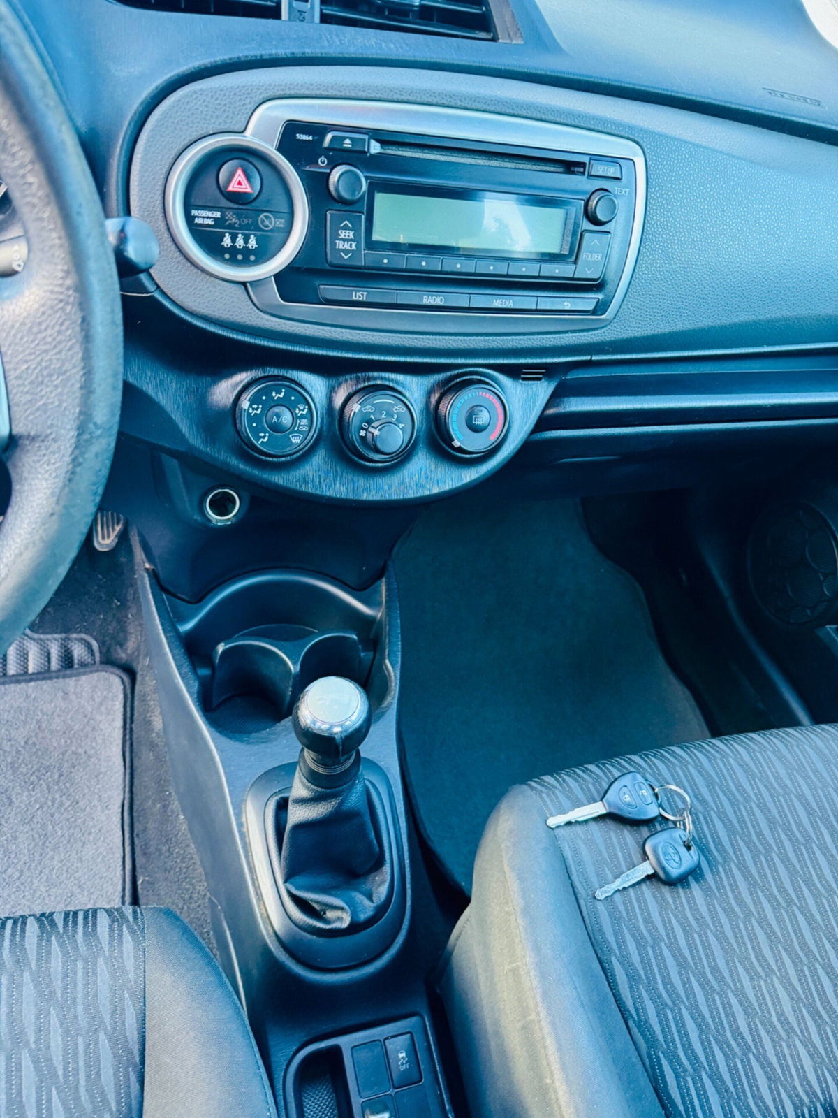 Toyota Yaris 1.0 5 porte Lounge (12)